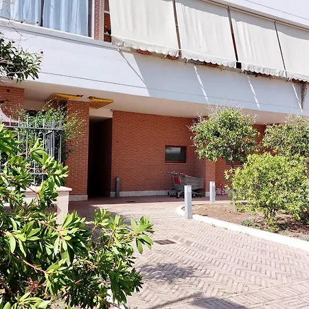 Treno A 1 Fermata Per Aeroporto E Fiera Di Roma דירה